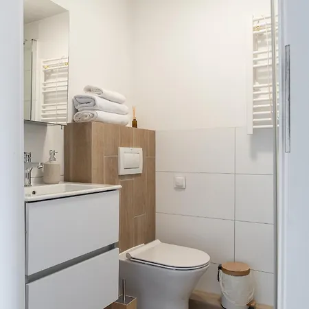 Apartment Rentplanet - Apartamenty Dyrekcyjna Wroclaw